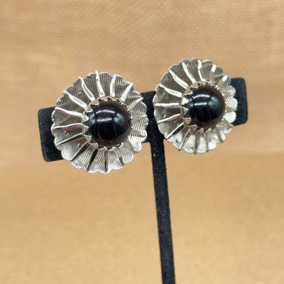 Vintage Sarah Coventry Earrings Flower Round 3D Silver Tone Black Bead Clip On - Picture 3 of 7